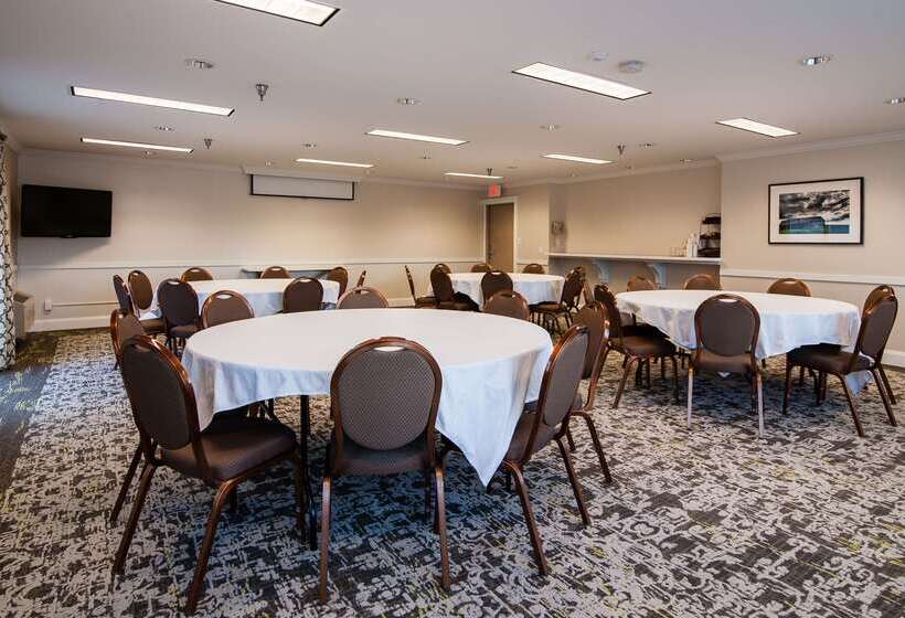 فندق Best Western Plus University Park Inn & Suites