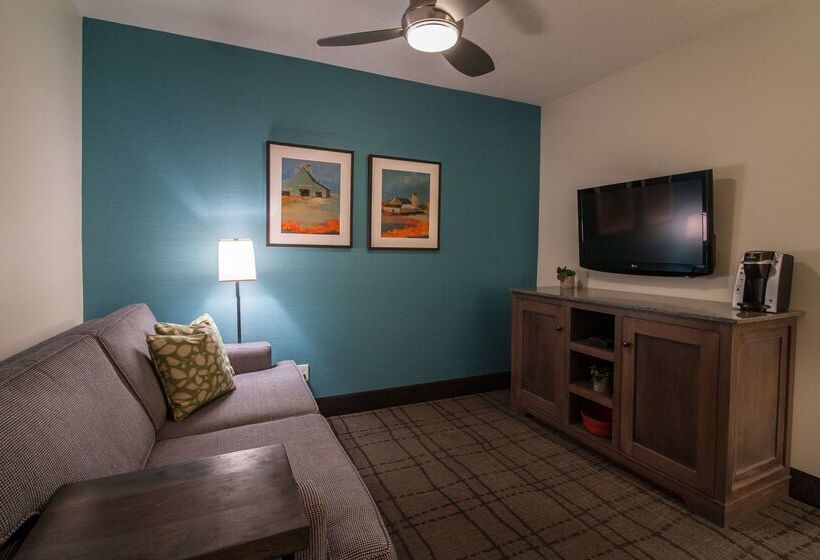 فندق Best Western Plus University Park Inn & Suites