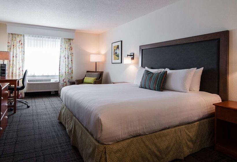 فندق Best Western Plus University Park Inn & Suites