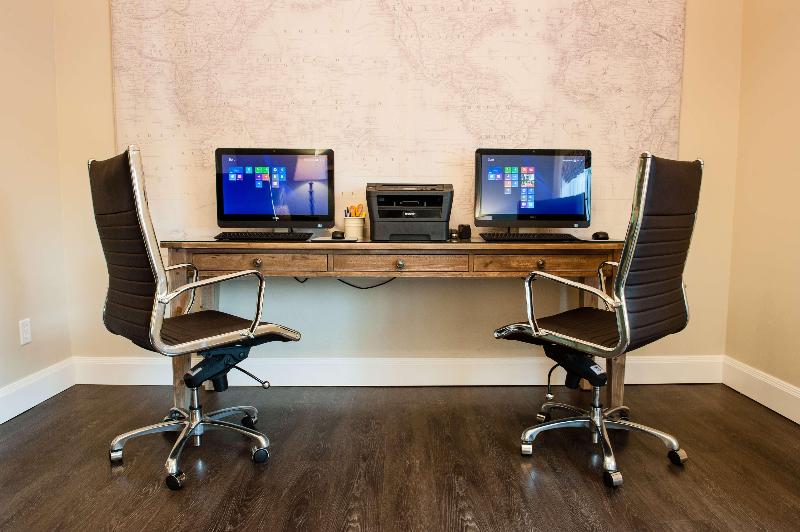 فندق Best Western Plus University Park Inn & Suites