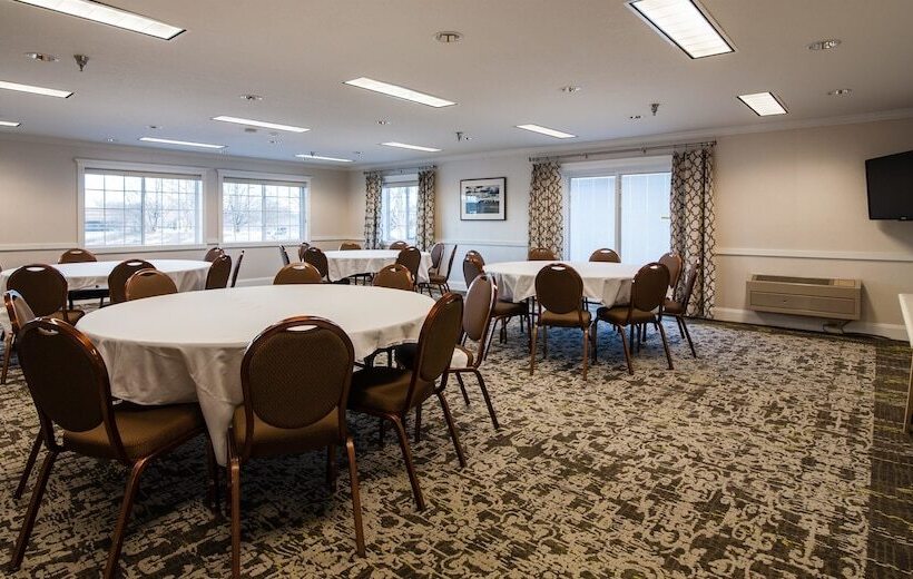 فندق Best Western Plus University Park Inn & Suites