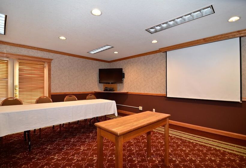 فندق Best Western Plus University Park Inn & Suites