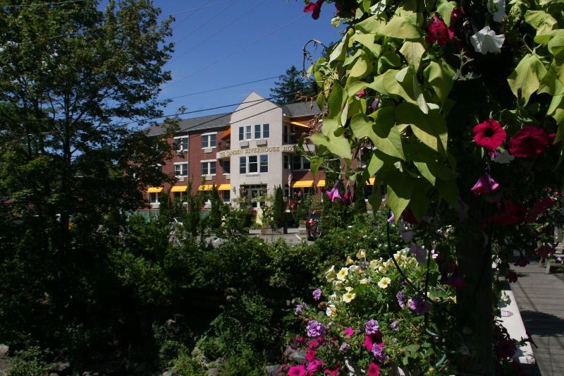 Camden Riverhouse Hotel And Inn