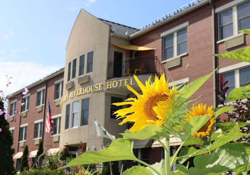 Camden Riverhouse Hotel And Inn