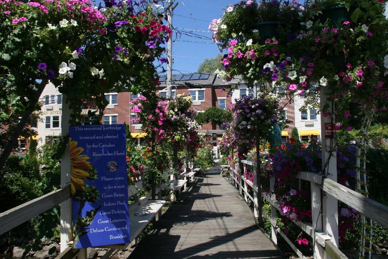 Camden Riverhouse Hotel And Inn