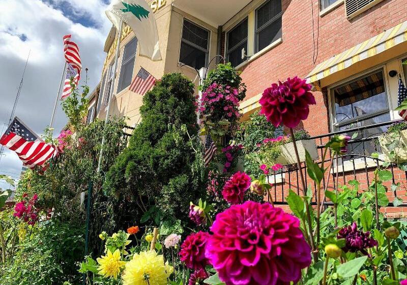 Camden Riverhouse Hotel And Inn