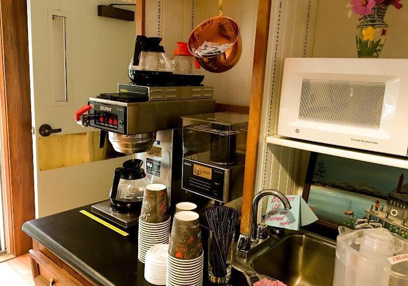 Camden Riverhouse Hotel And Inn