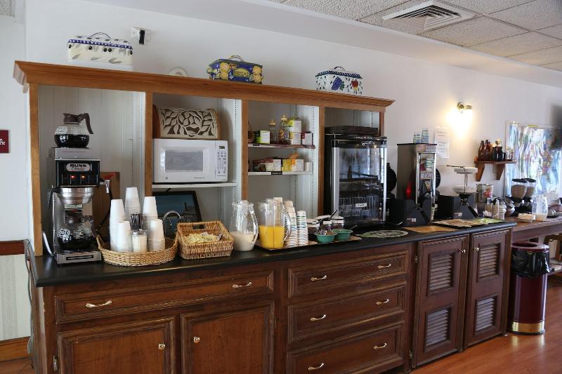 Camden Riverhouse Hotel And Inn