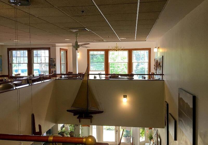 Camden Riverhouse Hotel And Inn