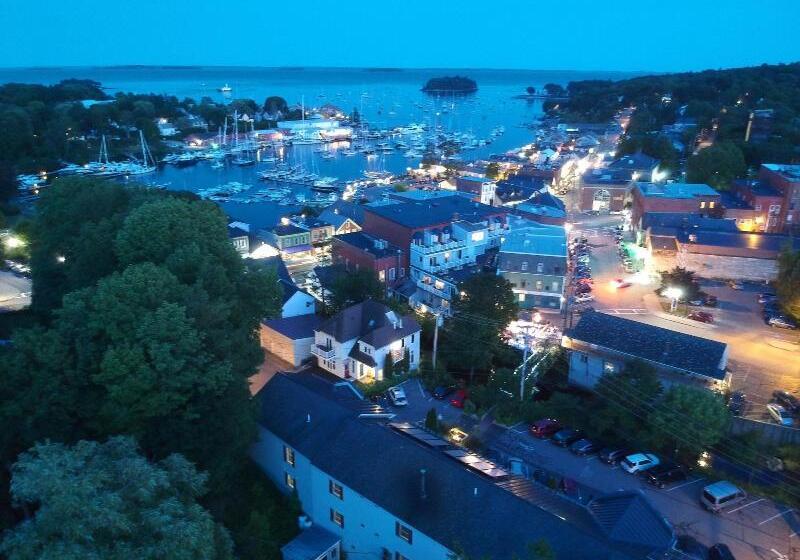 Camden Riverhouse Hotel And Inn