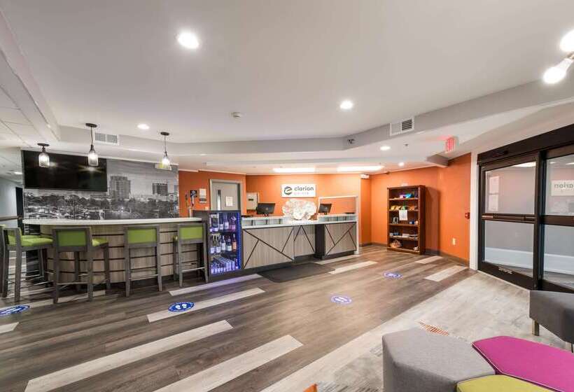 Отель Clarion Pointe Greensboro Airport
