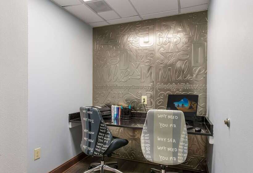 هتل Clarion Pointe Greensboro Airport