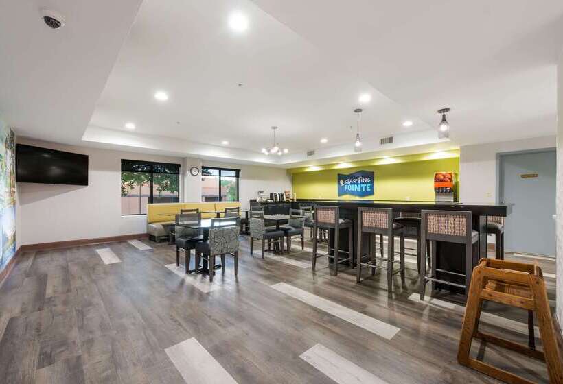 هتل Clarion Pointe Greensboro Airport