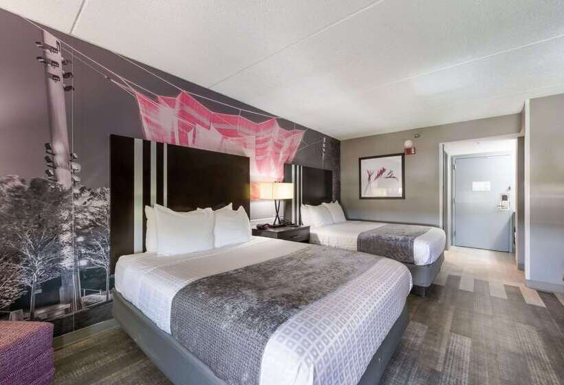 هتل Clarion Pointe Greensboro Airport