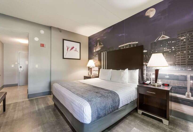 Отель Clarion Pointe Greensboro Airport