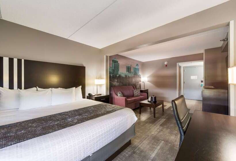 Отель Clarion Pointe Greensboro Airport