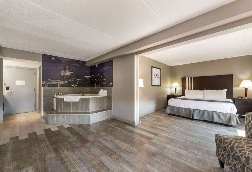 Отель Clarion Pointe Greensboro Airport