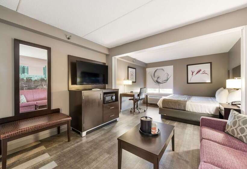 Отель Clarion Pointe Greensboro Airport