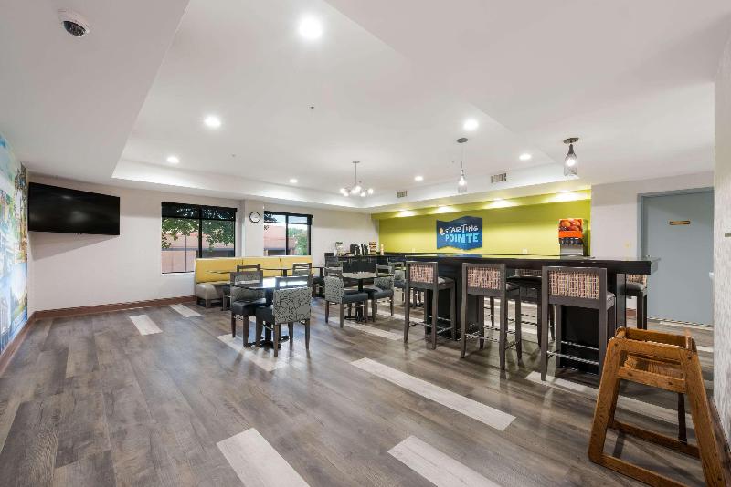 هتل Clarion Pointe Greensboro Airport