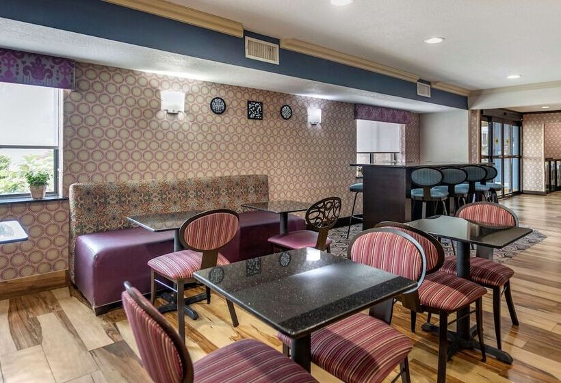 ホテル Comfort Inn Midtown