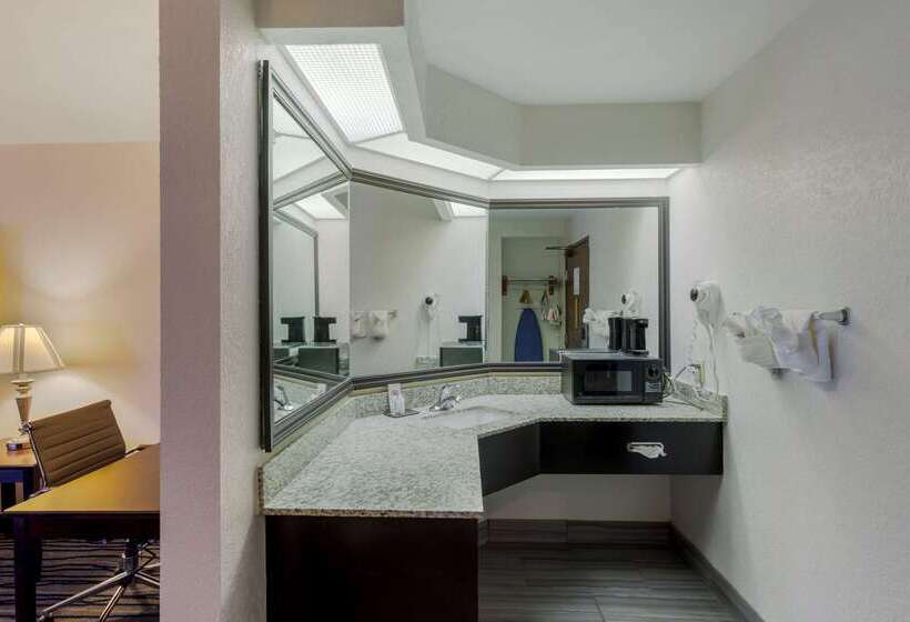 فندق Comfort Inn & Suites