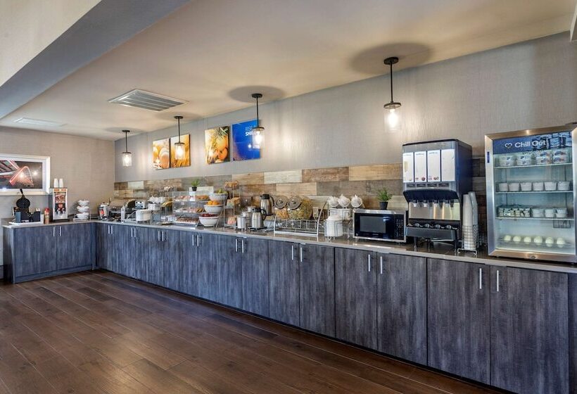 ホテル Comfort Suites Nashville Airport Bna