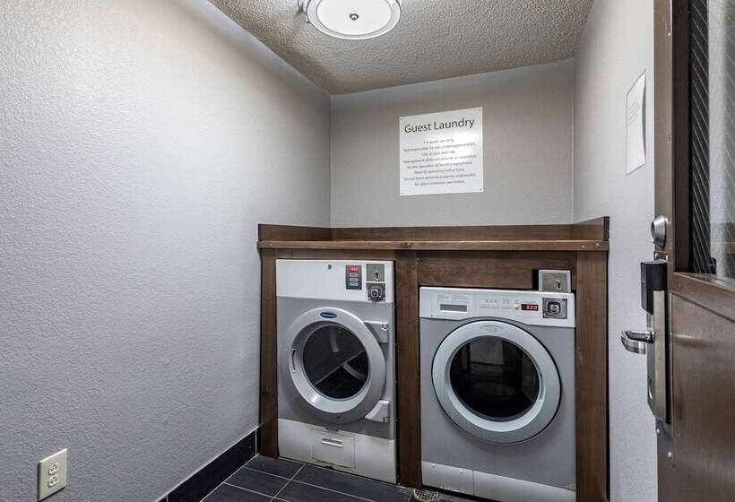 ホテル Comfort Suites Nashville Airport Bna