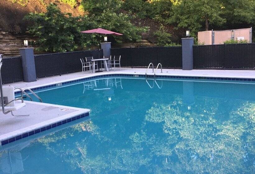 ホテル Comfort Suites Nashville Airport Bna