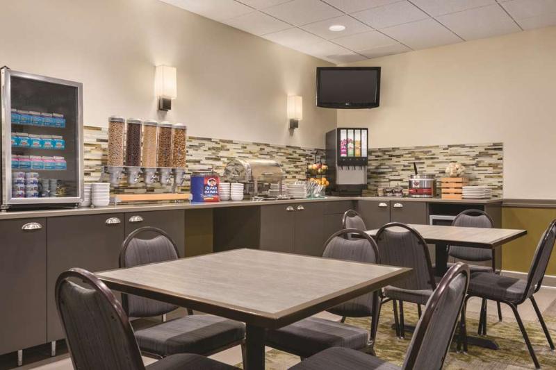 فندق Country Inn & Suites By Radisson, Fergus Falls, Mn