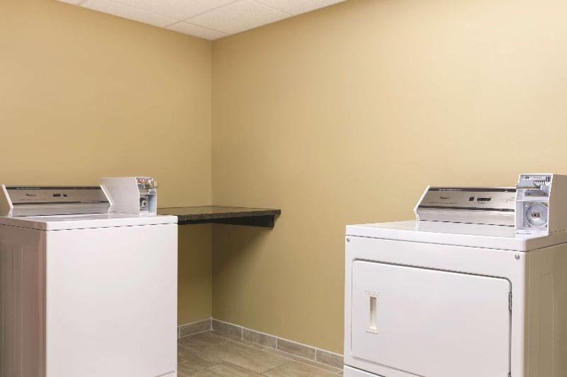 בית מלון כפרי Country Inn & Suites By Radisson, Fergus Falls, Mn