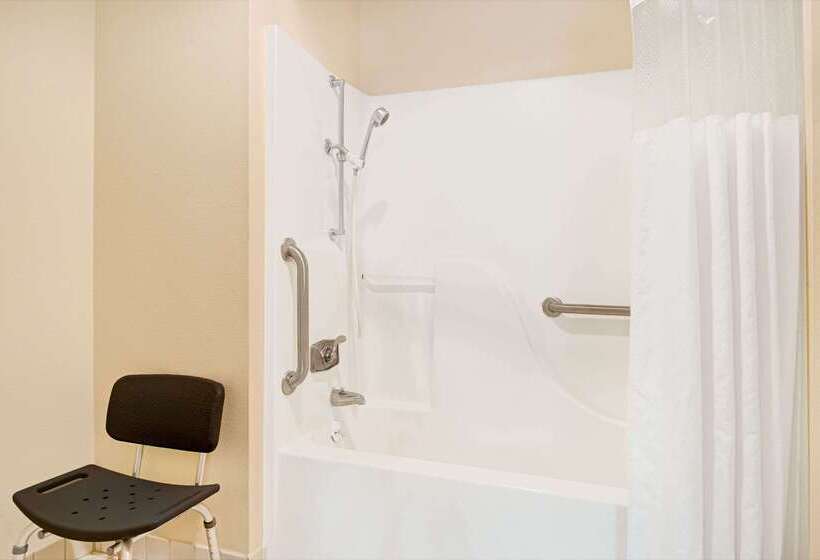 בית מלון כפרי Days Inn & Suites By Wyndham Kansas City   Chiefs Arrowhead Stadium