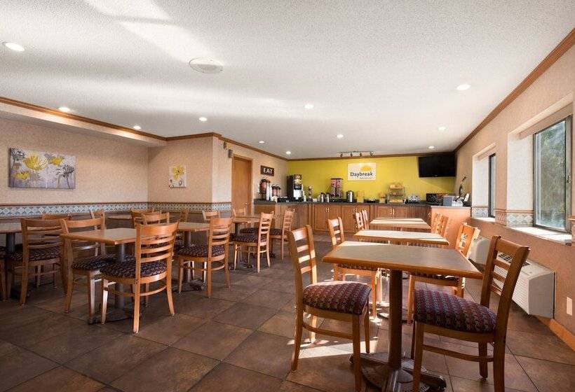 בית מלון כפרי Days Inn & Suites By Wyndham Kansas City   Chiefs Arrowhead Stadium