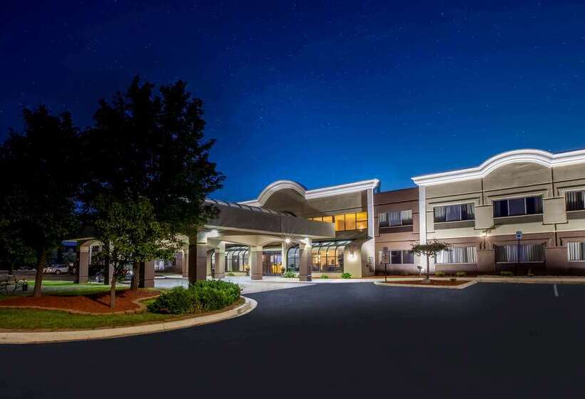 בית מלון כפרי Days Inn & Suites By Wyndham Rochester Hills Mi