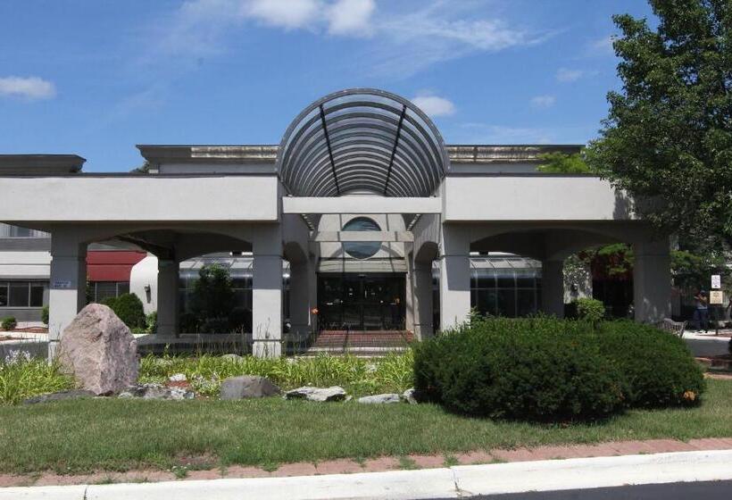 בית מלון כפרי Days Inn & Suites By Wyndham Rochester Hills Mi