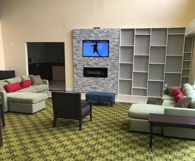 בית מלון כפרי Days Inn & Suites By Wyndham Rochester Hills Mi