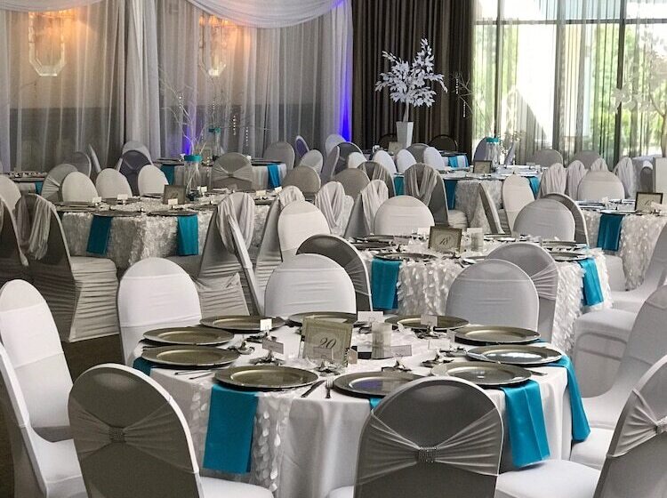 בית מלון כפרי Days Inn & Suites By Wyndham Rochester Hills Mi