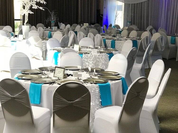 בית מלון כפרי Days Inn & Suites By Wyndham Rochester Hills Mi