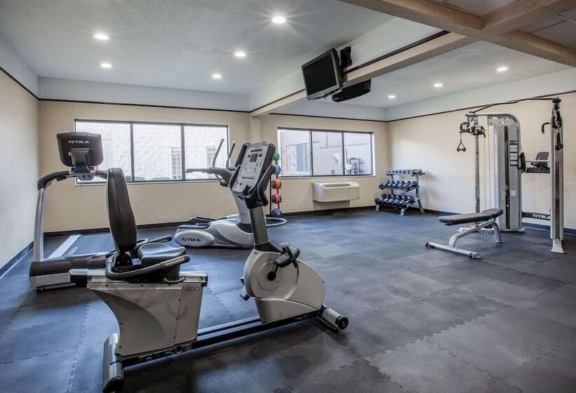 בית מלון כפרי Days Inn & Suites By Wyndham Rochester Hills Mi