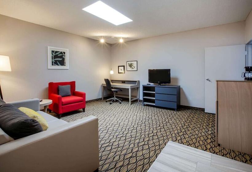 בית מלון כפרי Days Inn & Suites By Wyndham Rochester Hills Mi