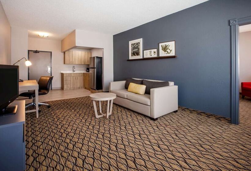 בית מלון כפרי Days Inn & Suites By Wyndham Rochester Hills Mi