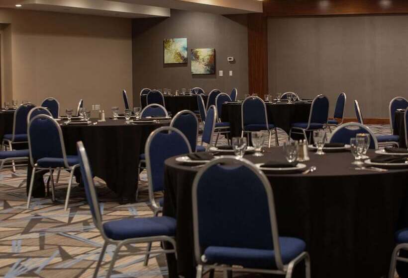 هتل Doubletree By Hilton Omaha Southwest