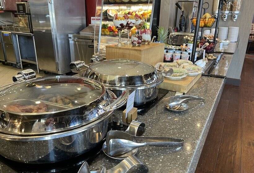 هتل Doubletree By Hilton Omaha Southwest