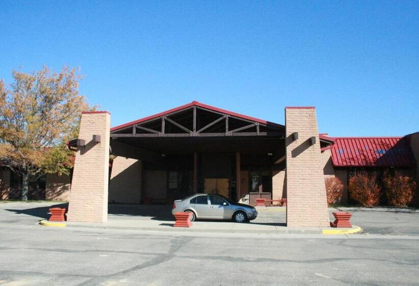 בית מלון כפרי Douglas Inn And Conference Center