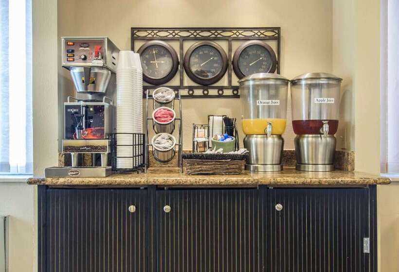 فندق Econo Lodge Inn & Suites Joplin