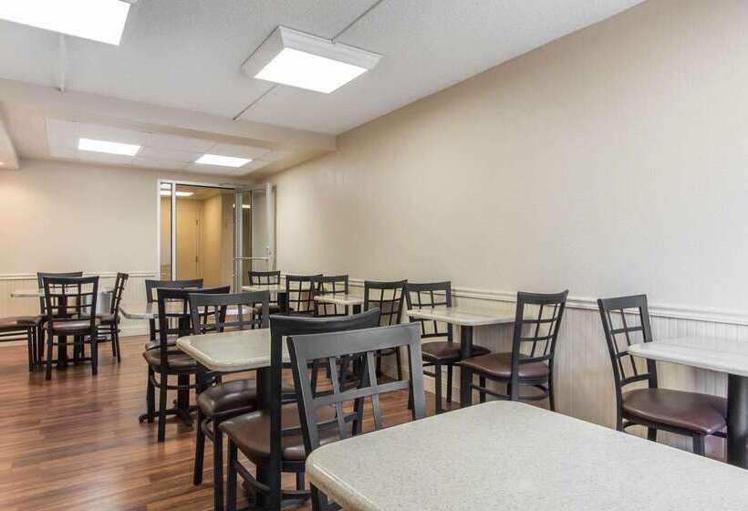 فندق Econo Lodge Inn & Suites Joplin