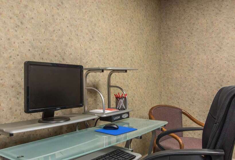 فندق Econo Lodge Inn & Suites Joplin