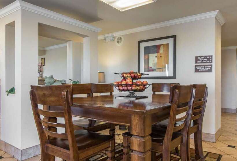 فندق Econo Lodge Inn & Suites Joplin