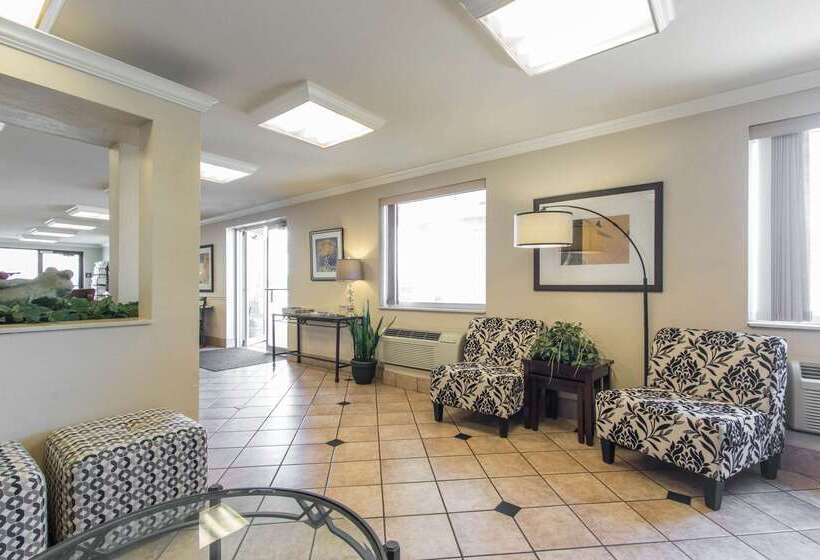 בית מלון כפרי Econo Lodge Inn & Suites Joplin