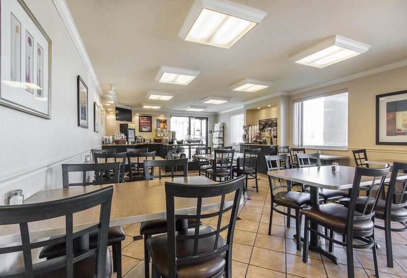 فندق Econo Lodge Inn & Suites Joplin