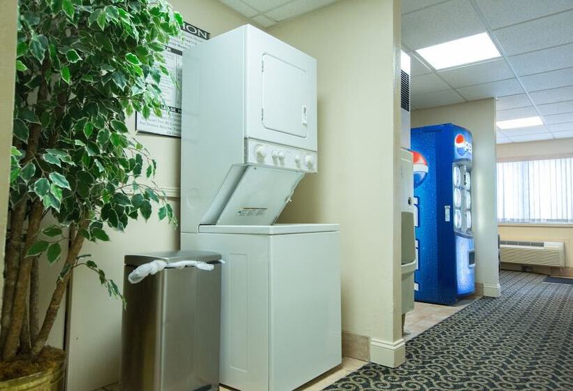 فندق Econo Lodge Inn & Suites Joplin